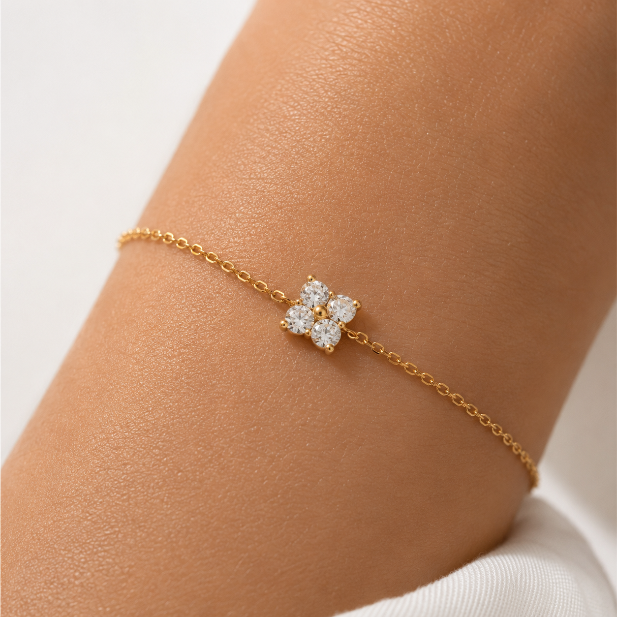 PULSEIRA TREVO ZIRCÓNIA
